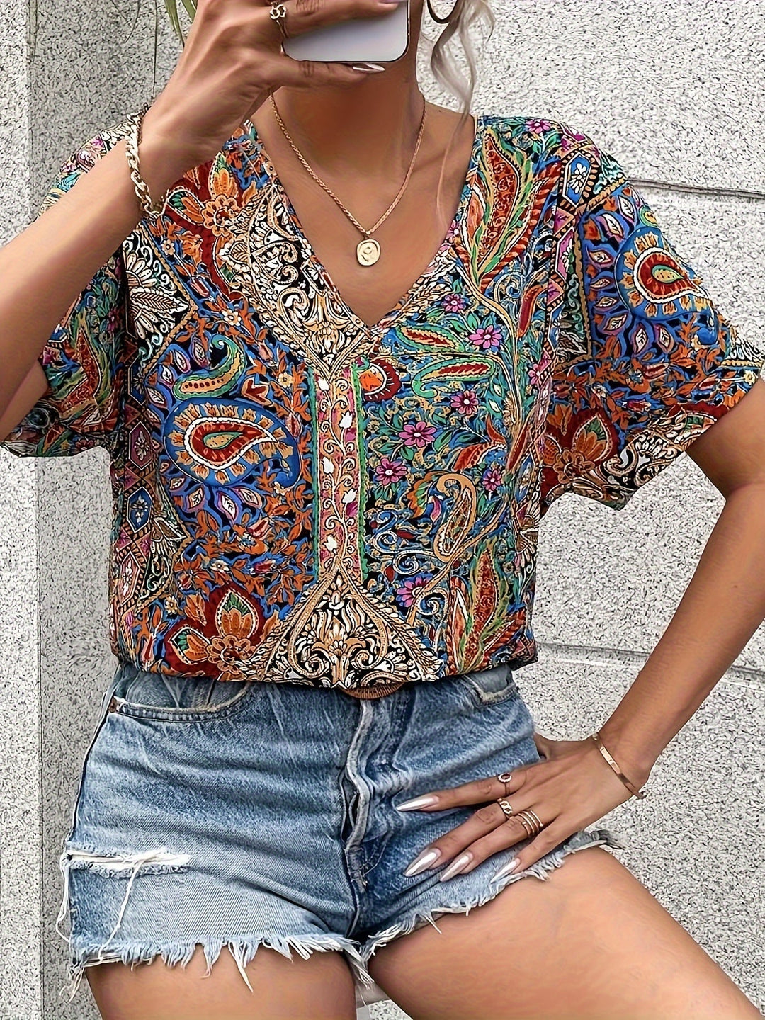 Laura™ | V-neck floral top